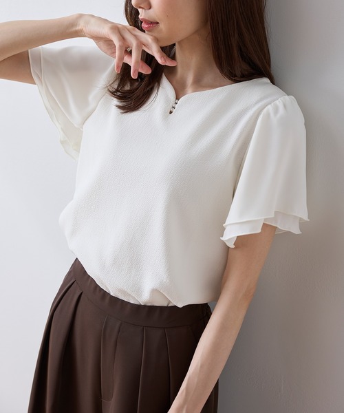 Honeys(ハニーズ)の「パール付トップス(Tシャツ/カットソー・レディース・レッド/サックスブルー/アイボリー/ブラック・3L/L/LL/M/S)」の1枚目の写真