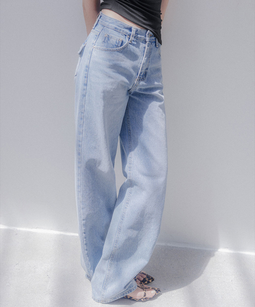 MEMUA(メムア)の「バックフラップキャットブラシストレートデニム(薄青)(デニムパンツ・レディース・ダークブルー/スカイブルー・SMALL/LARGE/MEDIUM)」の3枚目の写真