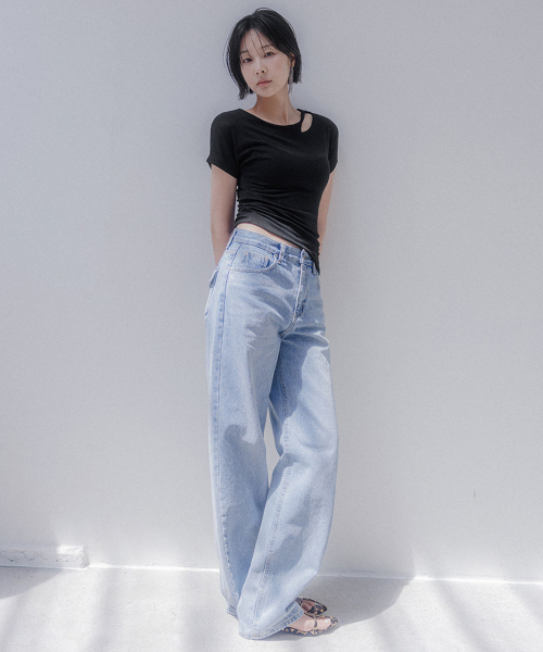 MEMUA(メムア)の「バックフラップキャットブラシストレートデニム(薄青)(デニムパンツ・レディース・ダークブルー/スカイブルー・SMALL/LARGE/MEDIUM)」の4枚目の写真