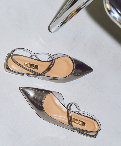 FLAT(フラット)の「《追加/WEB+一部店舗限定》GRISEポインテッドストラップスリングバック(その他シューズ・レディース・シルバー/ブラック系その他・25.5cm/25cm/22.5cm/22cm/24cm/24.5cm/23.5cm/23cm)」の5枚目の写真