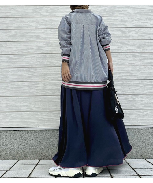 Q（キュー）の「サイドラインマキシスカート（スカート・レディース・ネイビー/グレイッシュベージュ・MEDIUM）」の14枚目の写真
