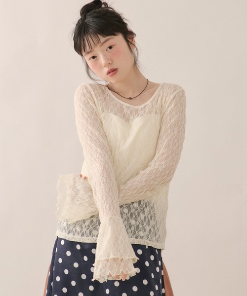 loin nuit(ロワンニュイ)の「bell sleeve lace tops / ベルスリーブレーストップス(Tシャツ/カットソー・レディース・ブラック/ホワイト系その他2/グリーン/アイボリー/ホワイト系その他・FREE)」の2枚目の写真