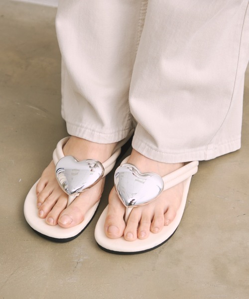 Noelie(ノエリー)の「ハートサンダル(サンダル・レディース・ホワイト/ブラック・SMALL/MEDIUM)」の3枚目の写真