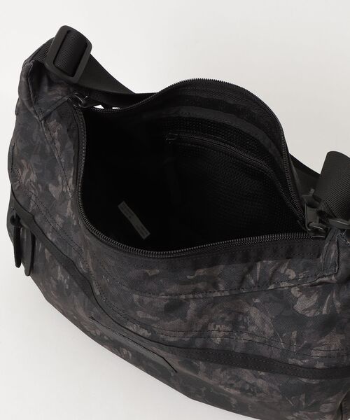 GREGORY（グレゴリー）の「サッチェルM SATCHEL M V3 シャドウタペストリー（ショルダーバッグ・メンズ・ブラック系その他・-）」の4枚目の写真