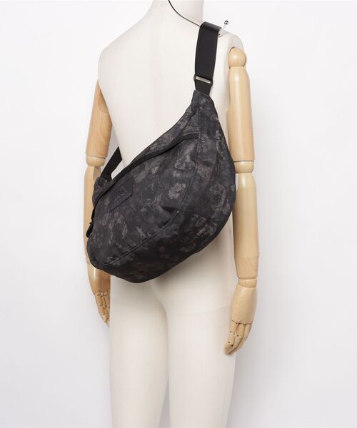 GREGORY（グレゴリー）の「サッチェルM SATCHEL M V3 シャドウタペストリー（ショルダーバッグ・メンズ・ブラック系その他・-）」の5枚目の写真