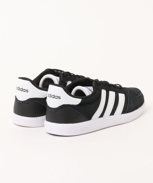 adidas(アディダス)の「adidas アディダス BREAKNET SLEEK SUEDE レディーススニーカー ロープロファイル(ブレイクネットスリークスエード) IH5466 コアブラック/フットウェアホワイト(スニーカー・レディース・ブラック・22.5cm/25.0cm/24.5cm/24.0cm/23.5cm/23.0cm)」の2枚目の写真