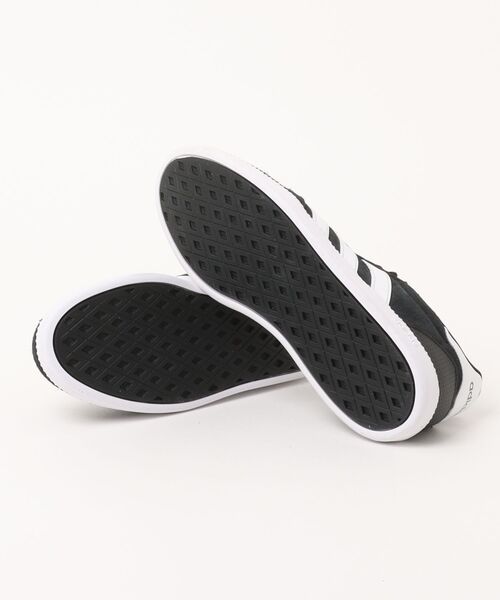 adidas(アディダス)の「adidas アディダス BREAKNET SLEEK SUEDE レディーススニーカー ロープロファイル(ブレイクネットスリークスエード) IH5466 コアブラック/フットウェアホワイト(スニーカー・レディース・ブラック・22.5cm/25.0cm/24.5cm/24.0cm/23.5cm/23.0cm)」の3枚目の写真