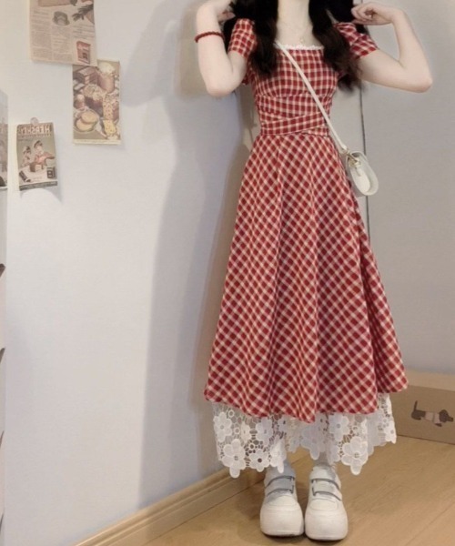 AMAJI(アマジ)の「チェック柄 ウエストマーク マキシ丈ワンピース(ワンピース・レディース・レッド・SMALL/MEDIUM/LARGE/X-LARGE)」の2枚目の写真