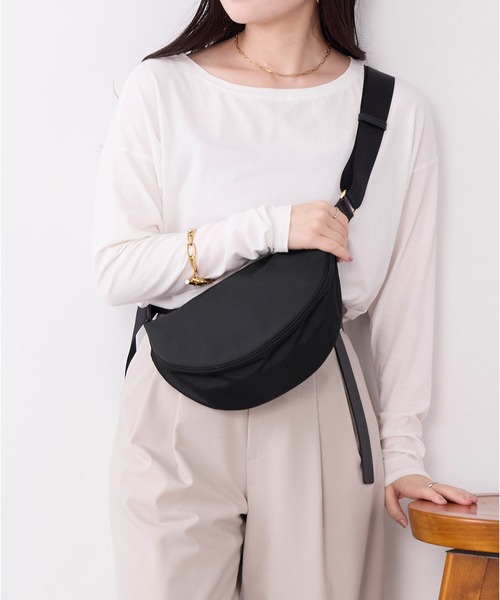 VIOLAd'ORO(ヴィオラドーロ)の「【VIOLAd'ORO】ナイロンボディバッグ-BIANCA Nylon bag(ボディバッグ/ウエストポーチ・レディース・ブラック・FREE)」の3枚目の写真