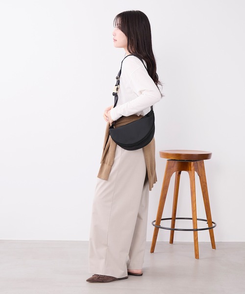 VIOLAd'ORO(ヴィオラドーロ)の「【VIOLAd'ORO】ナイロンボディバッグ-BIANCA Nylon bag(ボディバッグ/ウエストポーチ・レディース・ブラック・FREE)」の8枚目の写真