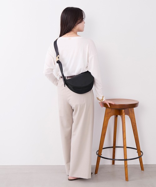 VIOLAd'ORO(ヴィオラドーロ)の「【VIOLAd'ORO】ナイロンボディバッグ-BIANCA Nylon bag(ボディバッグ/ウエストポーチ・レディース・ブラック・FREE)」の9枚目の写真