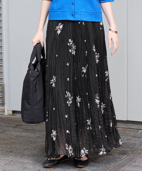 SLOBE IENA（スローブイエナ）の「《WEB限定カラーあり》エンブロイダリーワッシャープリーツスカート（スカート・レディース・ブラック系その他/ブラウン/ブラック・FREE）」の2枚目の写真