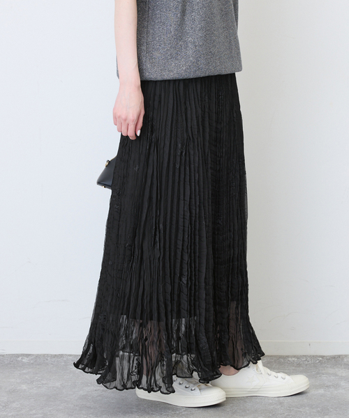SLOBE IENA（スローブイエナ）の「《WEB限定カラーあり》エンブロイダリーワッシャープリーツスカート（スカート・レディース・ブラック系その他/ブラウン/ブラック・FREE）」の9枚目の写真