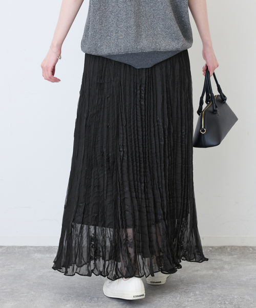SLOBE IENA（スローブイエナ）の「《WEB限定カラーあり》エンブロイダリーワッシャープリーツスカート（スカート・レディース・ブラック系その他/ブラウン/ブラック・FREE）」の10枚目の写真