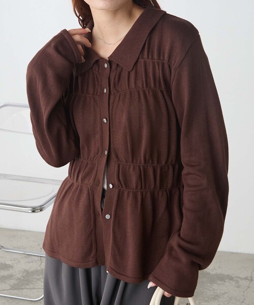 BONLECILL（ボンルシール）の「【マシンウォッシャブル】シャーリングポロニットプルオーバー（ニット/セーター・レディース・ベージュ/アイボリー/レッド/ブラウン/グレー/ブラック・FREE）」の5枚目の写真