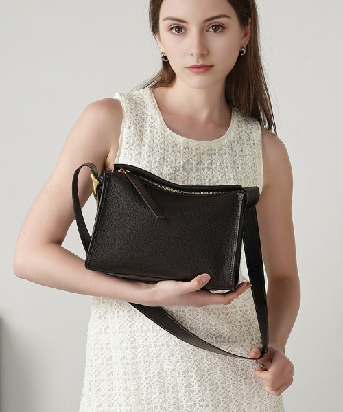 NiiNa(ニーナ)の「【 NiiNa / ニーナ 】高品質レザーソフトトートバッグ(ナチュラルフォルム)(トートバッグ・レディース・グリーン・FREE)」の2枚目の写真