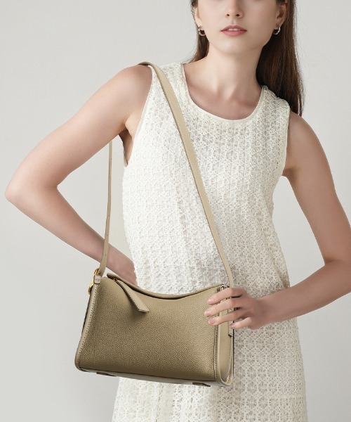 NiiNa(ニーナ)の「【 NiiNa / ニーナ 】高品質レザーソフトトートバッグ(ナチュラルフォルム)(トートバッグ・レディース・グリーン・FREE)」の3枚目の写真