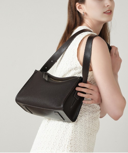 NiiNa(ニーナ)の「【 NiiNa / ニーナ 】高品質レザーソフトトートバッグ(ナチュラルフォルム)(トートバッグ・レディース・グリーン・FREE)」の4枚目の写真