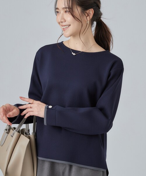 SHOO・LA・RUE（シューラルー）の「【洗濯機可/S-LL】抜け感ある着こなしに 金ボタン付き スポンディッシュ クルーネックニット（ニット/セーター・レディース・ネイビー/ブラック系2/オフホワイト/レッド系1/アイボリー系2・01/04/03/02）」の4枚目の写真