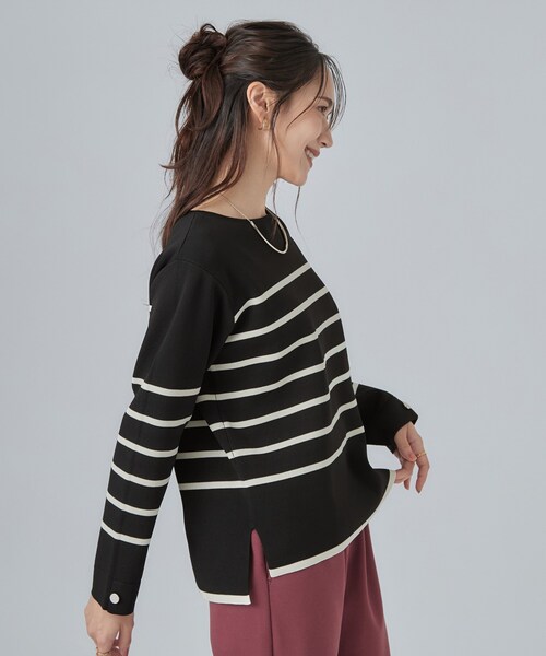 SHOO・LA・RUE（シューラルー）の「【洗濯機可/S-LL】抜け感ある着こなしに 金ボタン付き スポンディッシュ クルーネックニット（ニット/セーター・レディース・ネイビー/ブラック系2/オフホワイト/レッド系1/アイボリー系2・01/04/03/02）」の16枚目の写真