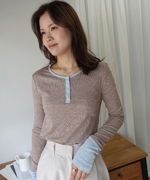 CORNERS(コーナーズ)の「メランジリブヘンリーネックバイカラートップス(Tシャツ/カットソー・レディース・ベージュ系その他/ブラウン/ブラック・M)」の1枚目の写真