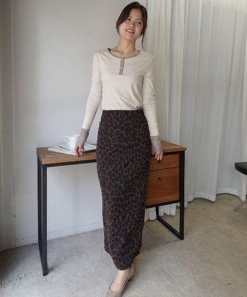 CORNERS(コーナーズ)の「メランジリブヘンリーネックバイカラートップス(Tシャツ/カットソー・レディース・ベージュ系その他/ブラウン/ブラック・M)」の6枚目の写真