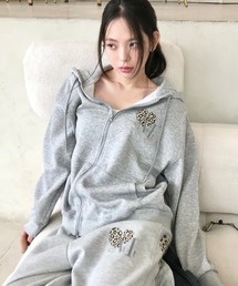 at12:03（アットイチニーゼロサン）の「【日本未発売/WEB限定】MUCENT(ムセント)/ラブリッツ シエラホピ レオパード ハート サハラ グラデーション クロス フード ジップアップ パーカー オーバーサイズ ユニセックス/LOVRITS SIERRA LEOPARD HEART SAHARA GRADATION LEOPARD CROSS LOGO HOOD ZIP-UP UNISEX（パーカー）」