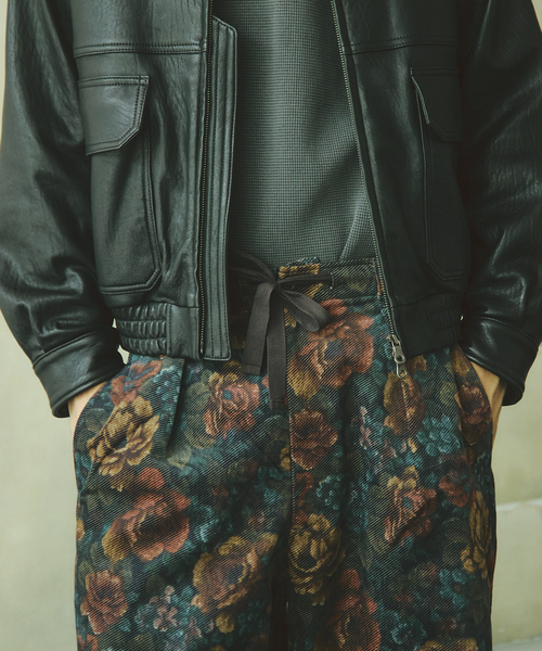 JOURNAL STANDARD(ジャーナルスタンダード)の「バイアスカット フラワー オーバー パンツ(スラックス・メンズ・ネイビー/グリーン・SMALL/MEDIUM/LARGE)」の15枚目の写真