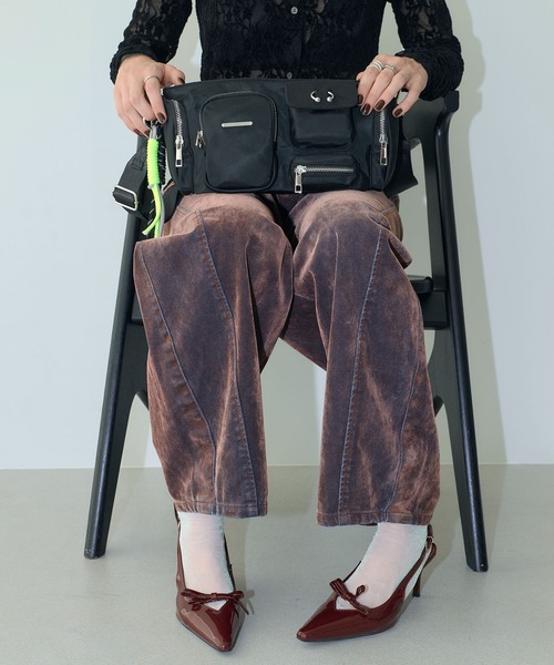 ELLEgirl(エルガール)の「ピアス付きアウトポケットショルダーバッグ(ショルダーバッグ・レディース・ブラック/カーキ・FREE)」の22枚目の写真