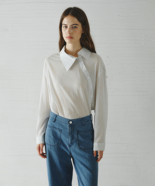 LENINA（レニーナ）の「NESISunbalance collar stripe shirt_SKY BLUE（シャツ/ブラウス・レディース・スカイブルー・FREE）」の2枚目の写真