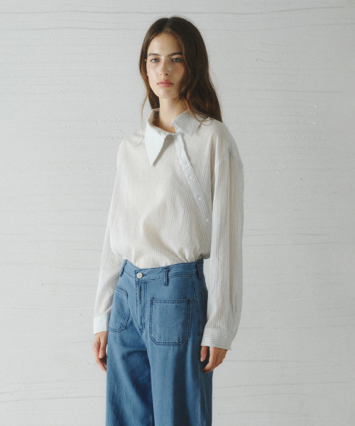 LENINA（レニーナ）の「NESISunbalance collar stripe shirt_SKY BLUE（シャツ/ブラウス・レディース・スカイブルー・FREE）」の3枚目の写真