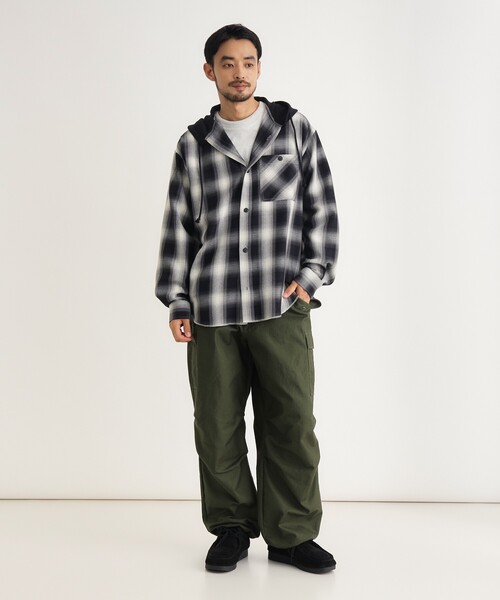 BACK NUMBER(バックナンバー)の「フード付きオンブレチェックシャツ(シャツ/ブラウス・メンズ・ブラック系1/ベージュ系1/ブルー系1・03/04/05/06)」の7枚目の写真