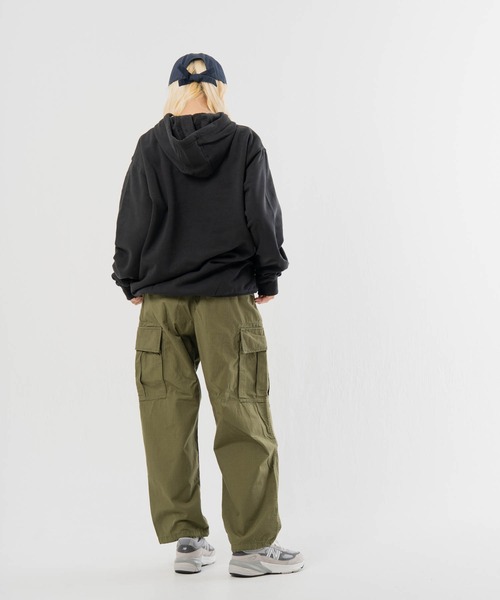 Carhartt（カーハート）の「CARHARTT- PULLOVER SWEATSHIRT（パーカー・メンズ・グレー/ブラック・M/XL/L）」の17枚目の写真