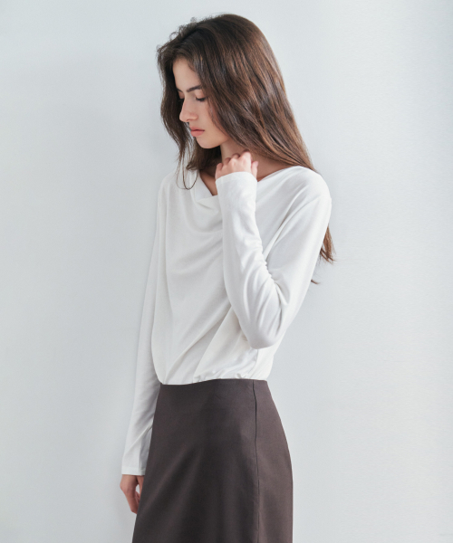 SIYAZU(シヤジュ)の「SITP5307 カウルネック 長袖 Tシャツ_Ivory(Tシャツ/カットソー・レディース・アイボリー・FREE)」の2枚目の写真