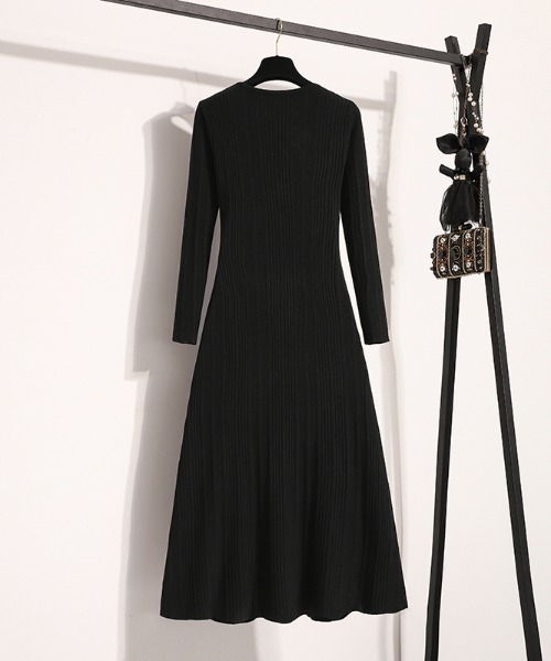 AMAJI（アマジ）の「ウエストマーク Aライン ミモレ丈 ニットワンピース（ワンピース・レディース・ブラック/グレー・MEDIUM/LARGE/X-LARGE）」の3枚目の写真