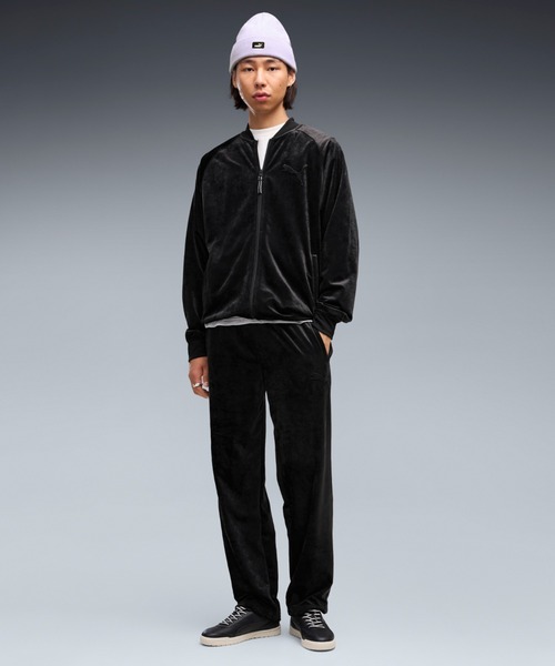 PUMA(プーマ)の「PUMA プーマ メンズ ESS エレベーテッド リラックスド ベロア トラックパン(その他パンツ・メンズ・ネイビー/ダークブラウン系/ブラック×レッド・X-LARGE/XX-LARGE/LARGE/MEDIUM/SMALL)」の2枚目の写真