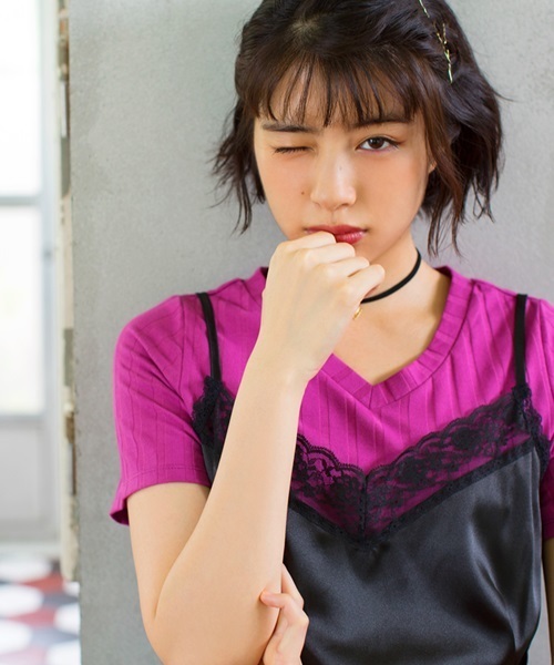 WEGO（ウィゴー）の「WEGO/ワイドリブVネックTシャツ（Tシャツ/カットソー・レディース・イエロー/ブラック/パープル/ホワイト・FREE）」の5枚目の写真