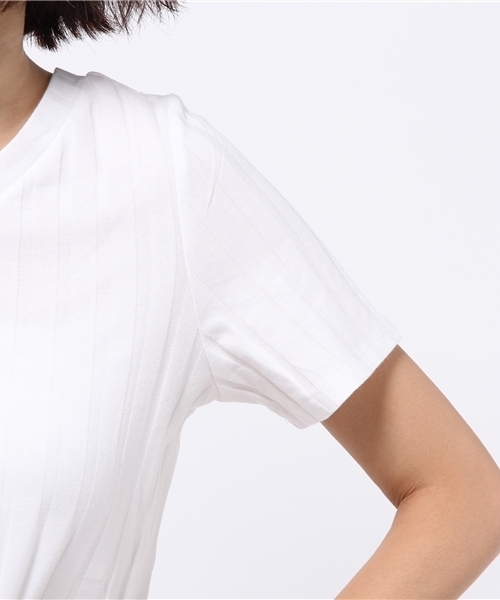 WEGO（ウィゴー）の「WEGO/ワイドリブVネックTシャツ（Tシャツ/カットソー・レディース・イエロー/ブラック/パープル/ホワイト・FREE）」の10枚目の写真