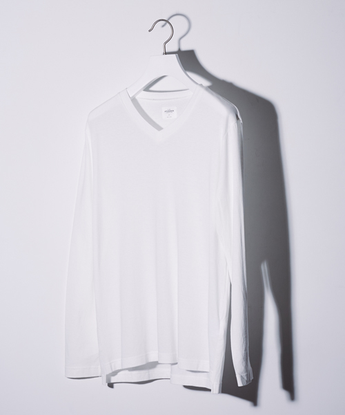 STUDIOUS(ステュディオス)の「【ZOZO限定】STUDIOUS シルキータッチVネックロンT - made in japan - (Tシャツ/カットソー・メンズ・ブルー/ホワイト/ブラック/ワイン/イエロー・3/2/1)」の2枚目の写真