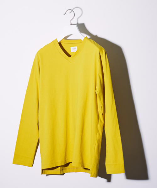 STUDIOUS(ステュディオス)の「【ZOZO限定】STUDIOUS シルキータッチVネックロンT - made in japan - (Tシャツ/カットソー・メンズ・ブルー/ホワイト/ブラック/ワイン/イエロー・3/2/1)」の4枚目の写真