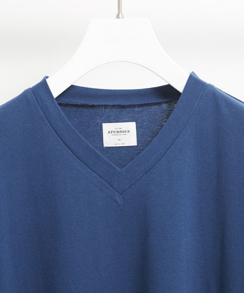 STUDIOUS(ステュディオス)の「【ZOZO限定】STUDIOUS シルキータッチVネックロンT - made in japan - (Tシャツ/カットソー・メンズ・ブルー/ホワイト/ブラック/ワイン/イエロー・3/2/1)」の7枚目の写真