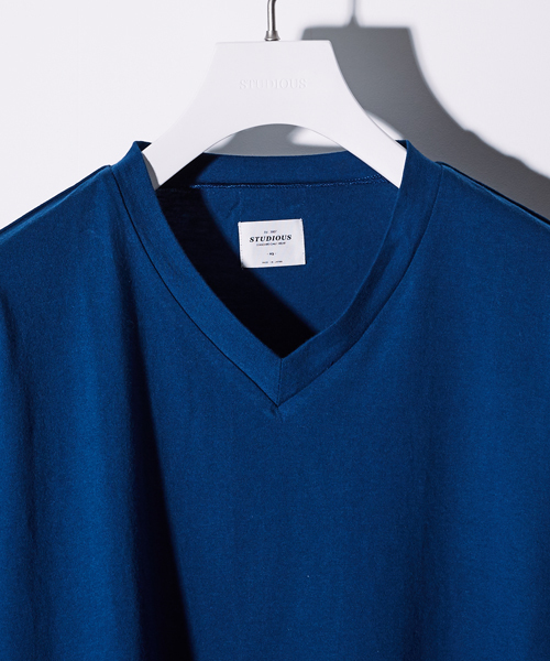 STUDIOUS(ステュディオス)の「【ZOZO限定】STUDIOUS シルキータッチVネックロンT - made in japan - (Tシャツ/カットソー・メンズ・ブルー/ホワイト/ブラック/ワイン/イエロー・3/2/1)」の12枚目の写真