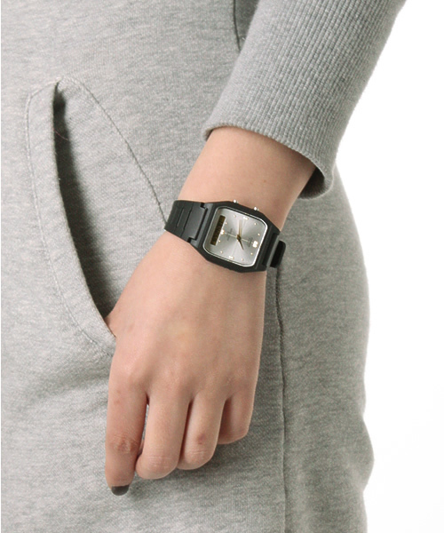 AMERICAN RAG CIE（アメリカンラグシー）の「時計　BRI-CA AW48-7V（アナログ腕時計・レディース・シルバー・ﾌﾘ-）」の6枚目の写真