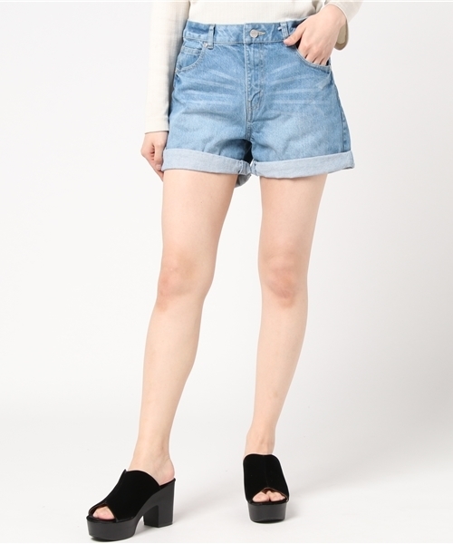 Honeys（ハニーズ）の「デニムショートパンツ（デニムパンツ・レディース・ライトインディゴブルー/インディゴブルー/ブルー・M/L/S）」の2枚目の写真