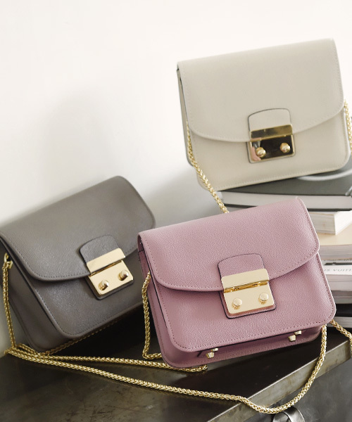 marjour（マージュール）の「ECO LEATHER POCHETTE（ショルダーバッグ・レディース・グレー/ホワイト/ピンク/キャメル/ワイン・ﾌﾘ-）」の17枚目の写真