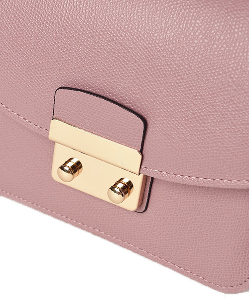 marjour（マージュール）の「ECO LEATHER POCHETTE（ショルダーバッグ・レディース・グレー/ホワイト/ピンク/キャメル/ワイン・ﾌﾘ-）」の12枚目の写真