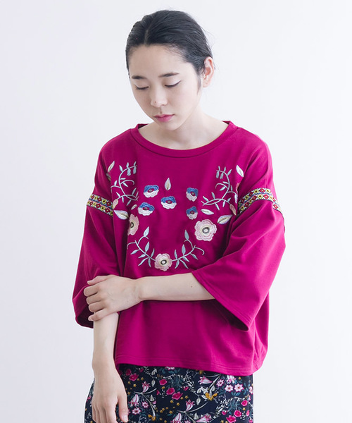 MERLOT（メルロー）の「刺繍クロップドトップス1167（Tシャツ/カットソー・レディース・ブラック/オフホワイト/ブラウン/ピンク・FREE）」の4枚目の写真