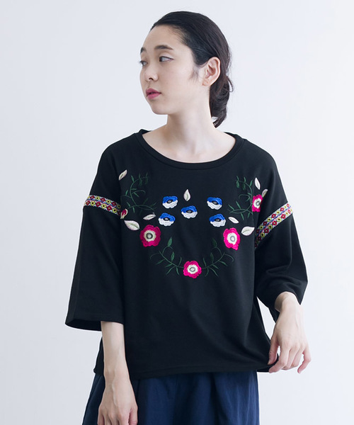MERLOT（メルロー）の「刺繍クロップドトップス1167（Tシャツ/カットソー・レディース・ブラック/オフホワイト/ブラウン/ピンク・FREE）」の3枚目の写真