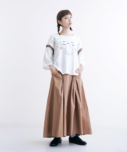 MERLOT（メルロー）の「刺繍クロップドトップス1167（Tシャツ/カットソー・レディース・ブラック/オフホワイト/ブラウン/ピンク・FREE）」の6枚目の写真