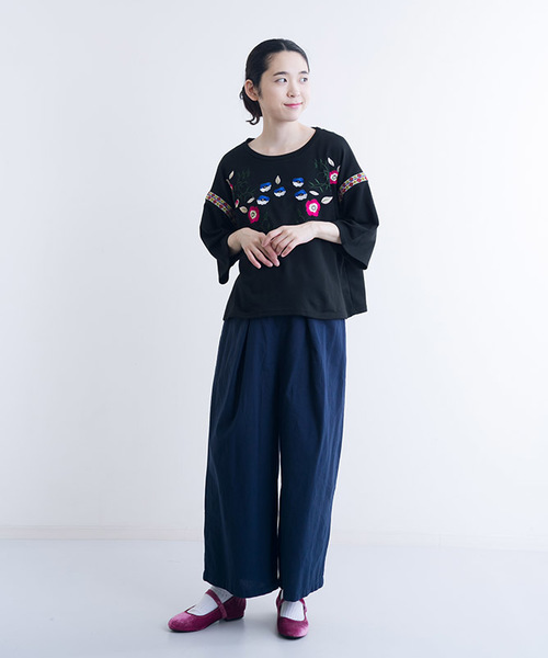 MERLOT（メルロー）の「刺繍クロップドトップス1167（Tシャツ/カットソー・レディース・ブラック/オフホワイト/ブラウン/ピンク・FREE）」の7枚目の写真